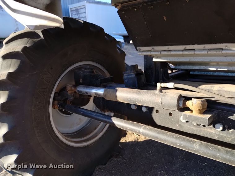 image for item DK8937 1996 Gleaner R72  combine