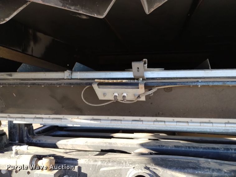 image for item DK8937 1996 Gleaner R72  combine