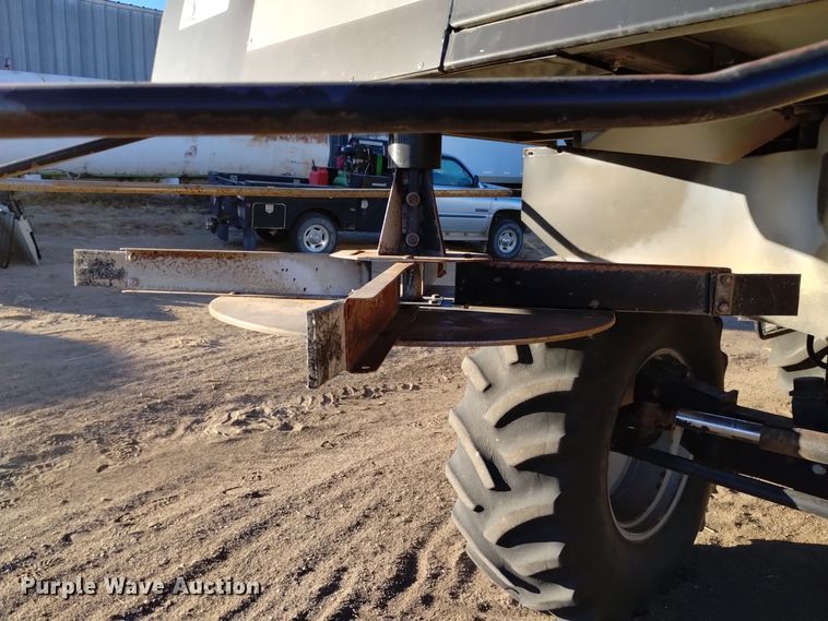 image for item DK8937 1996 Gleaner R72  combine