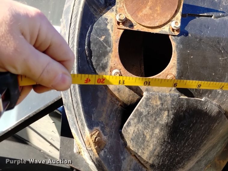 image for item DK8937 1996 Gleaner R72  combine