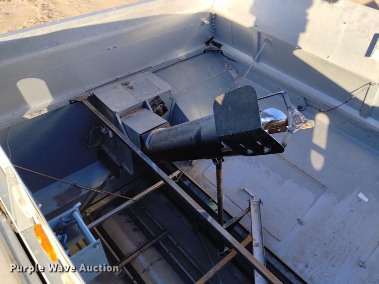 image for item DK8937 1996 Gleaner R72  combine