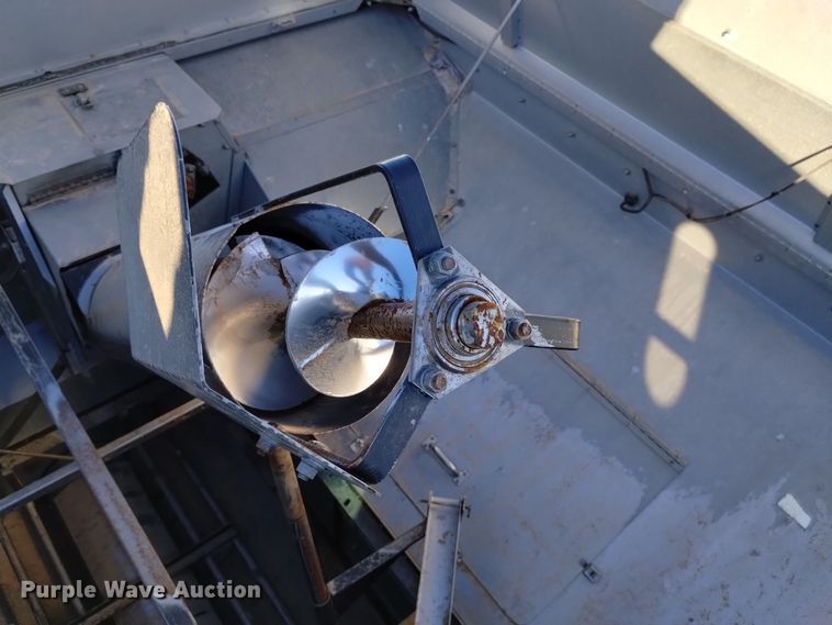 image for item DK8937 1996 Gleaner R72  combine