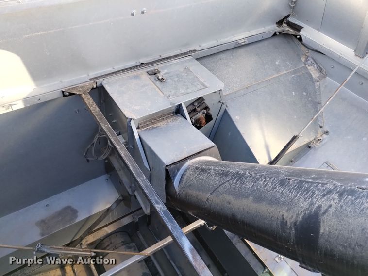 image for item DK8937 1996 Gleaner R72  combine