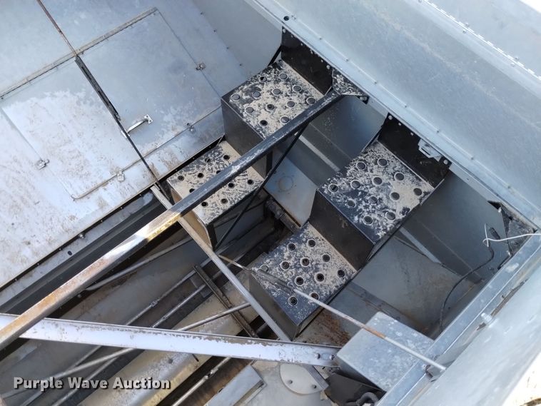 image for item DK8937 1996 Gleaner R72  combine