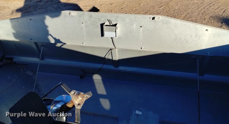 image for item DK8937 1996 Gleaner R72  combine