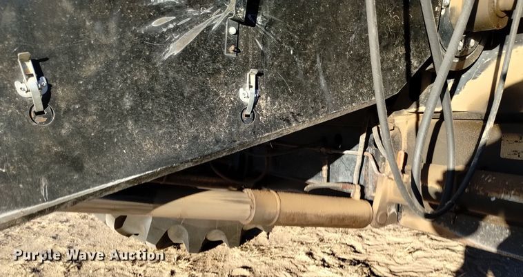 image for item DK8937 1996 Gleaner R72  combine