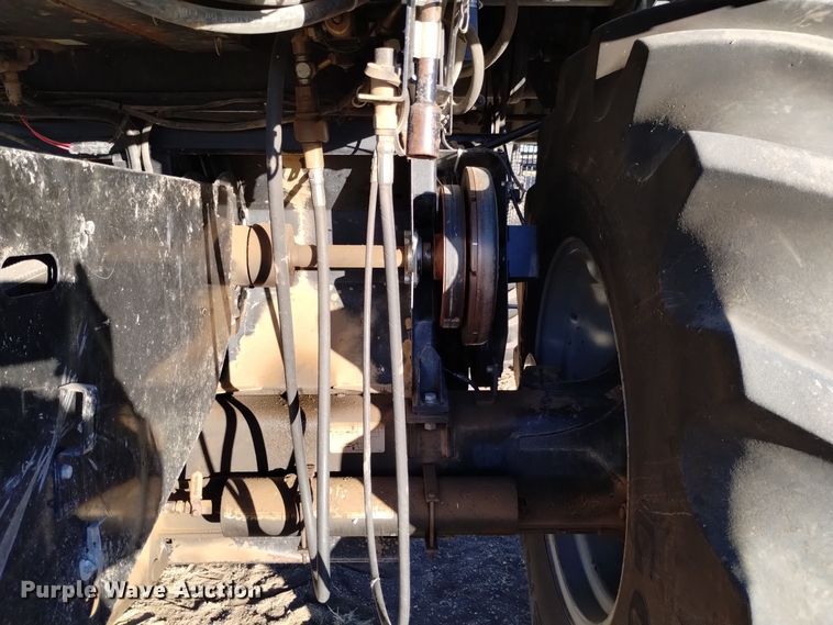 image for item DK8937 1996 Gleaner R72  combine