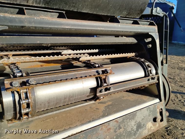 image for item DK8937 1996 Gleaner R72  combine