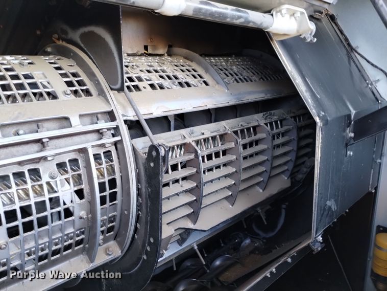 image for item DK8937 1996 Gleaner R72  combine