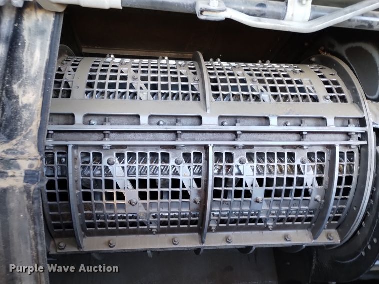 image for item DK8937 1996 Gleaner R72  combine