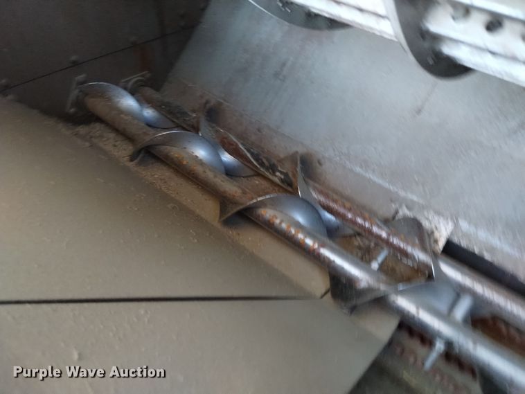 image for item DK8937 1996 Gleaner R72  combine