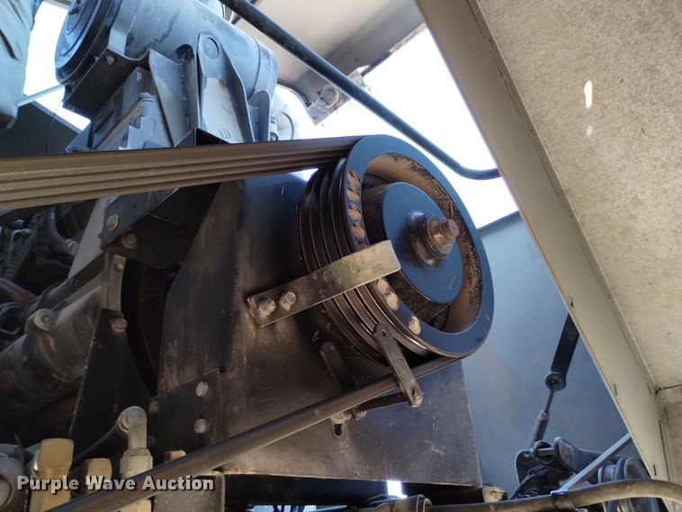 image for item DK8937 1996 Gleaner R72  combine