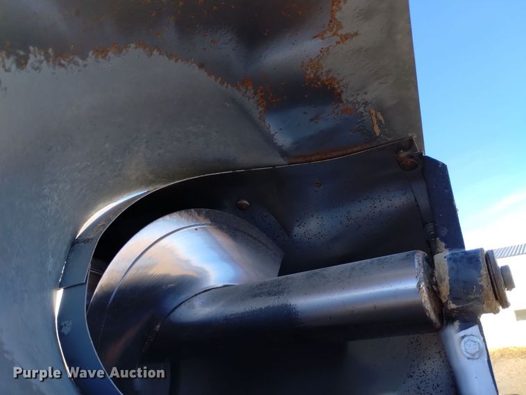 image for item DK8937 1996 Gleaner R72  combine