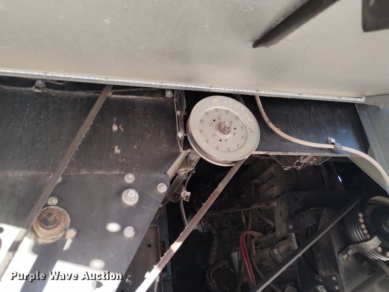 image for item DK8937 1996 Gleaner R72  combine