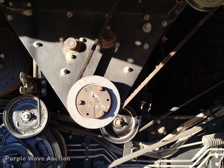 image for item DK8937 1996 Gleaner R72  combine