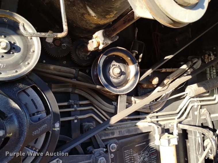 image for item DK8937 1996 Gleaner R72  combine