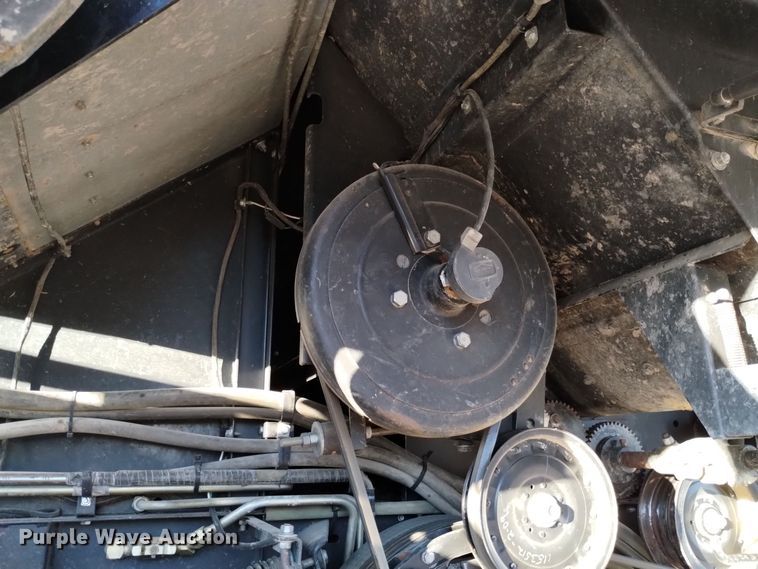 image for item DK8937 1996 Gleaner R72  combine