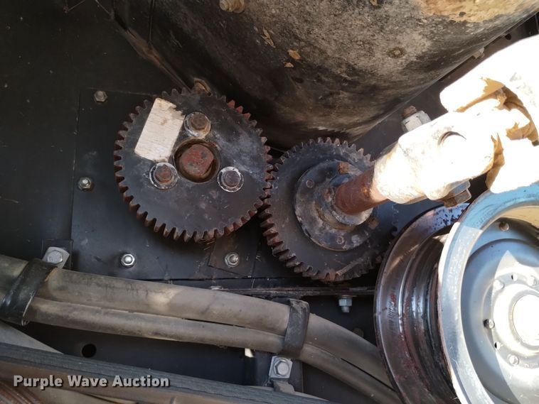 image for item DK8937 1996 Gleaner R72  combine