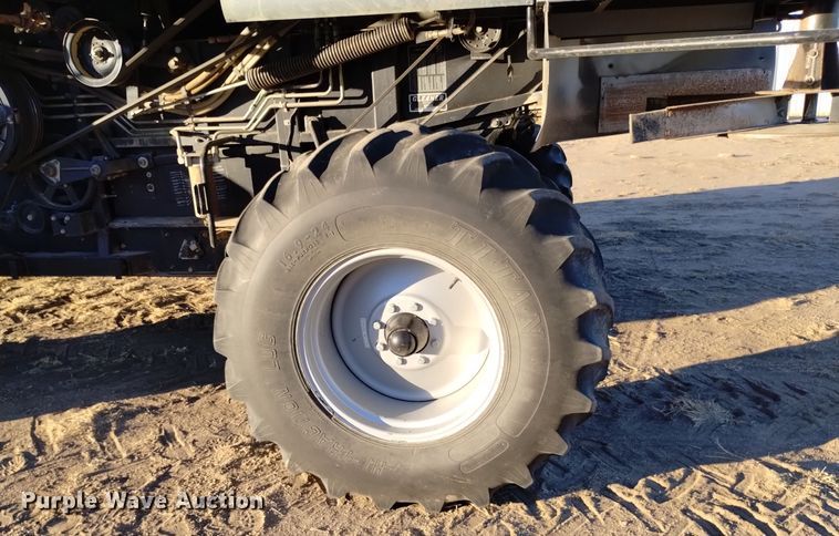 image for item DK8937 1996 Gleaner R72  combine