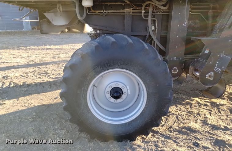 image for item DK8937 1996 Gleaner R72  combine