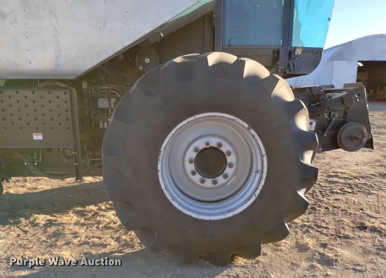 image for item DK8937 1996 Gleaner R72  combine