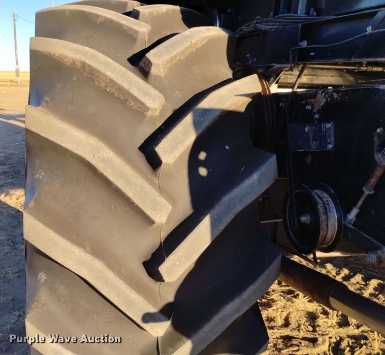 image for item DK8937 1996 Gleaner R72  combine