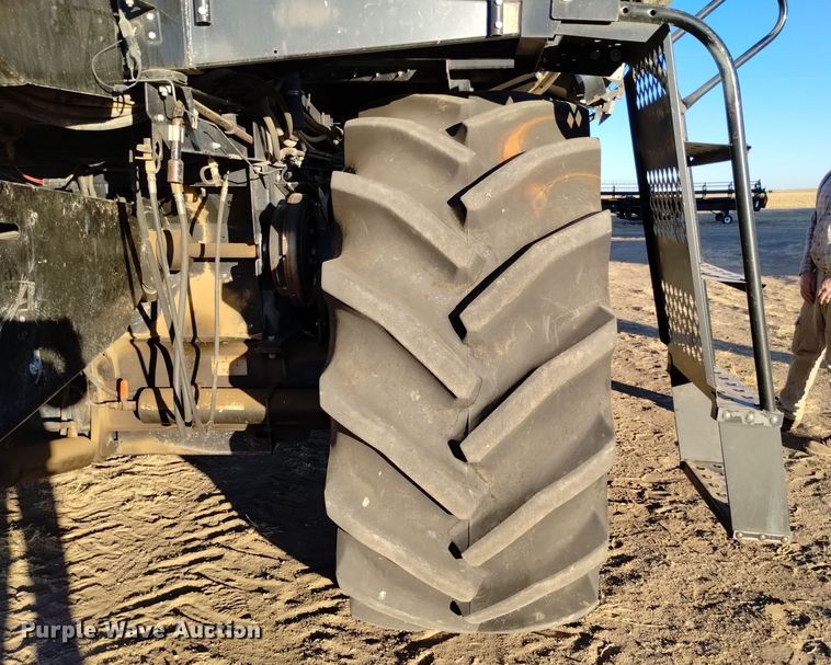 image for item DK8937 1996 Gleaner R72  combine