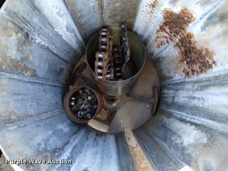 image for item DK8938 1998 Gleaner R72  combine