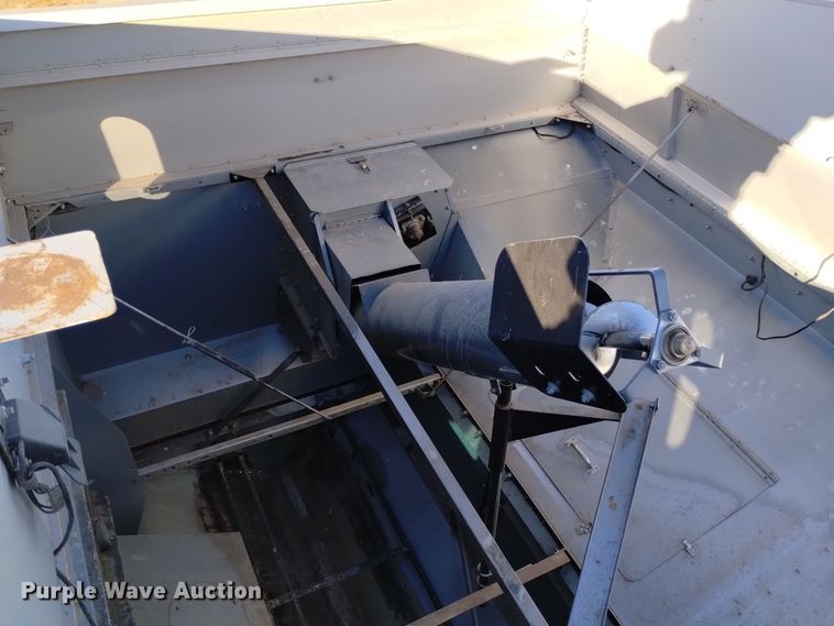 image for item DK8938 1998 Gleaner R72  combine