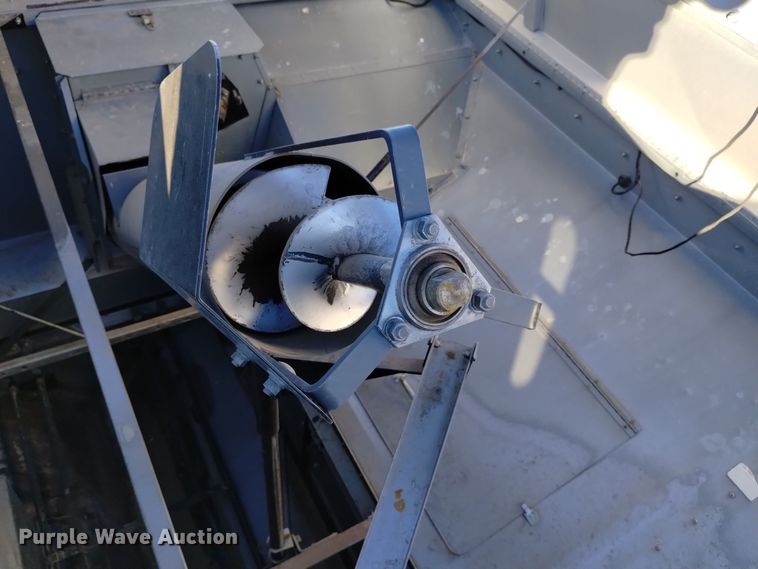 image for item DK8938 1998 Gleaner R72  combine