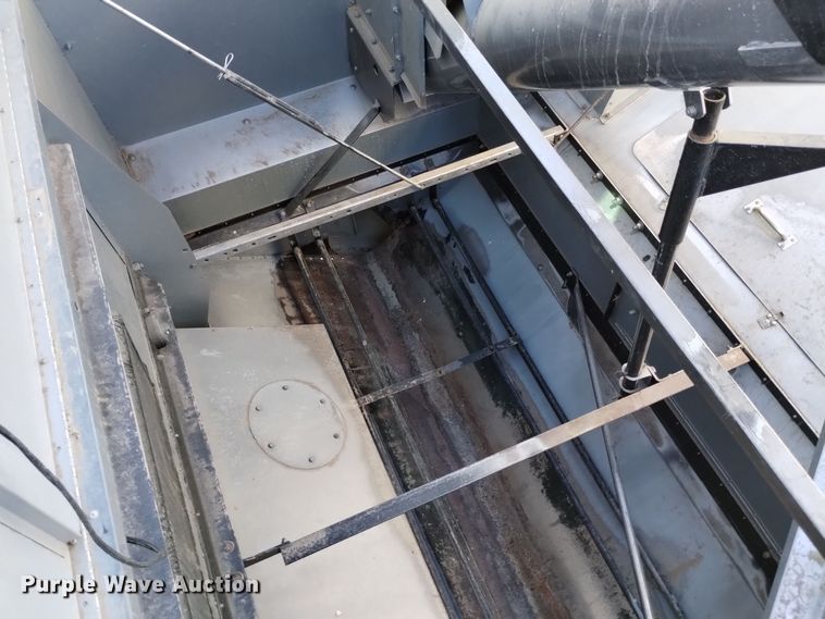 image for item DK8938 1998 Gleaner R72  combine