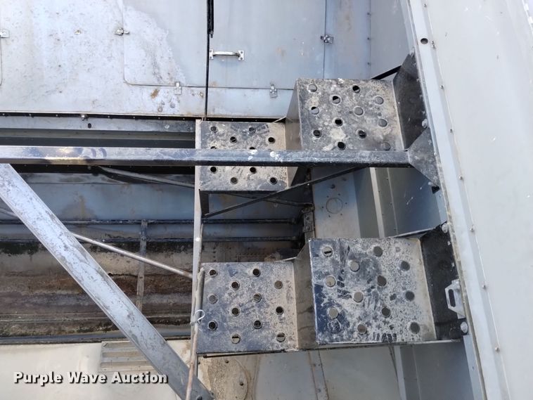 image for item DK8938 1998 Gleaner R72  combine