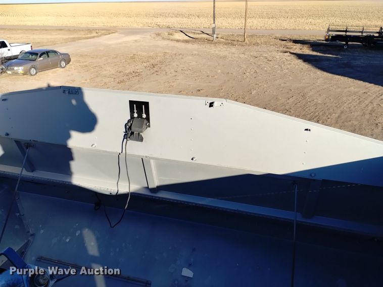 image for item DK8938 1998 Gleaner R72  combine