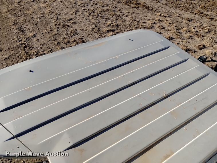 image for item DK8938 1998 Gleaner R72  combine