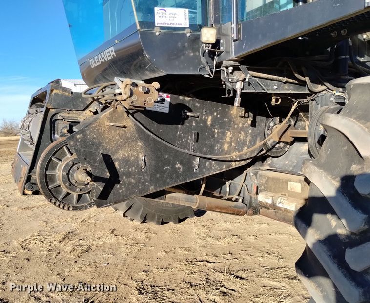 image for item DK8938 1998 Gleaner R72  combine