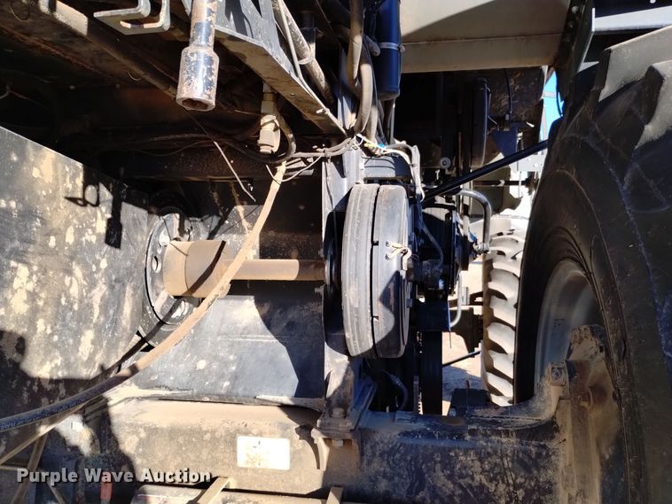 image for item DK8938 1998 Gleaner R72  combine