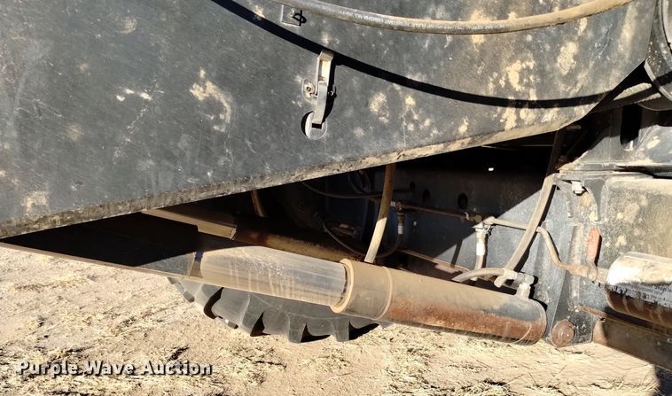 image for item DK8938 1998 Gleaner R72  combine