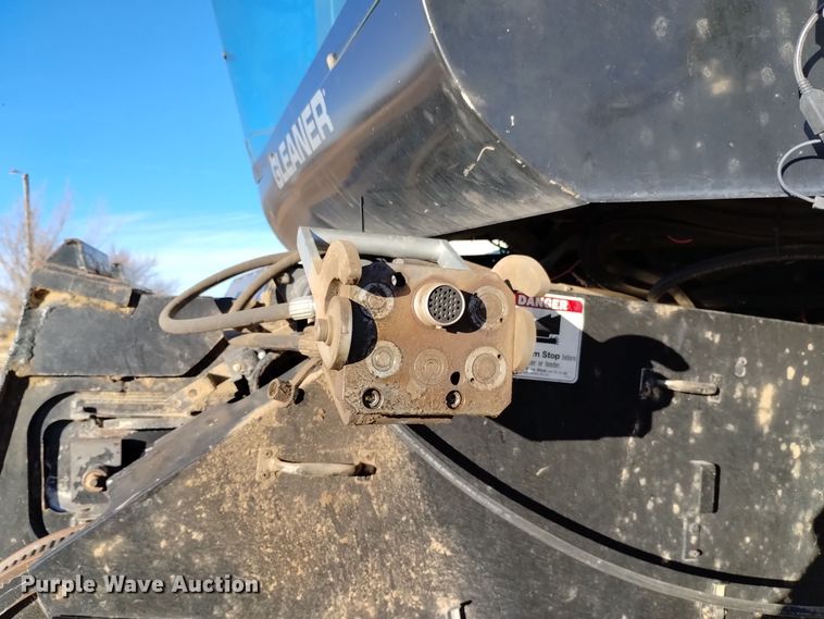 image for item DK8938 1998 Gleaner R72  combine