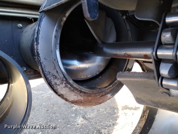 image for item DK8938 1998 Gleaner R72  combine