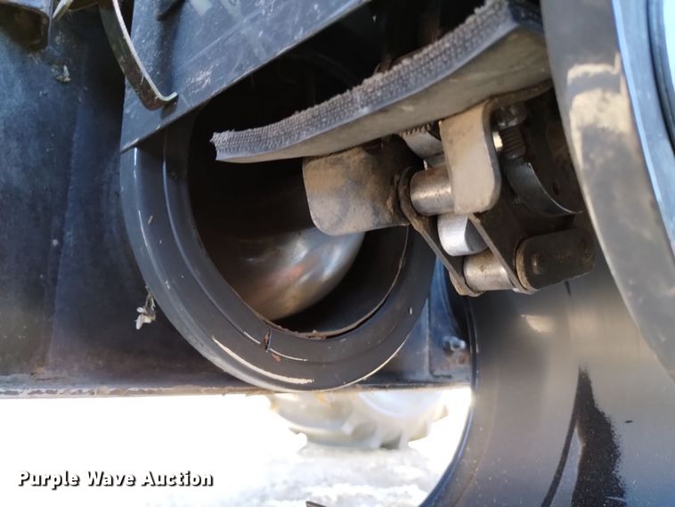 image for item DK8938 1998 Gleaner R72  combine