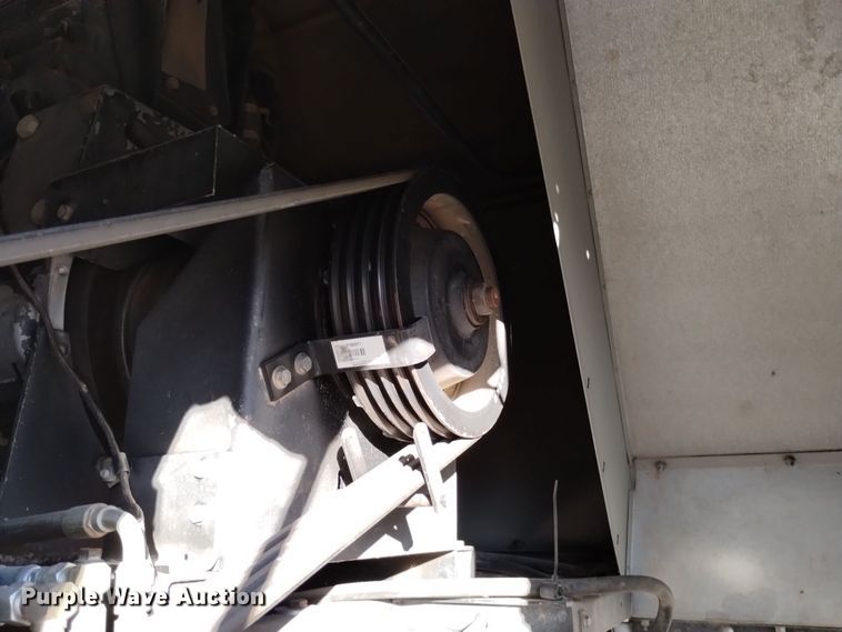 image for item DK8938 1998 Gleaner R72  combine