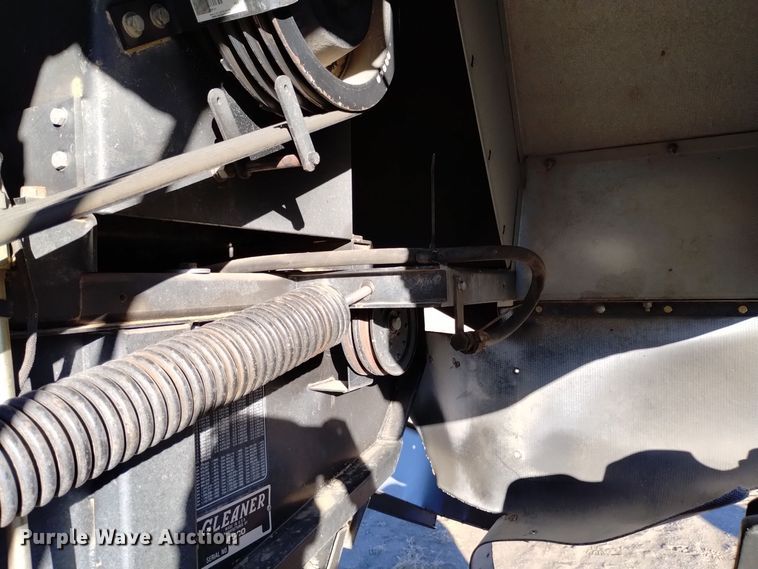 image for item DK8938 1998 Gleaner R72  combine