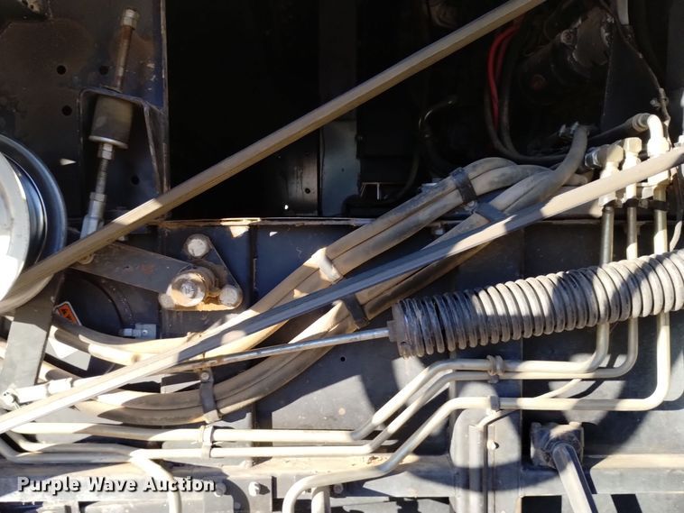 image for item DK8938 1998 Gleaner R72  combine