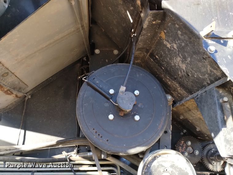 image for item DK8938 1998 Gleaner R72  combine