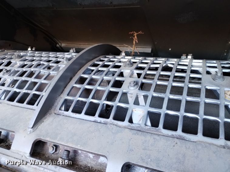 image for item DK8938 1998 Gleaner R72  combine