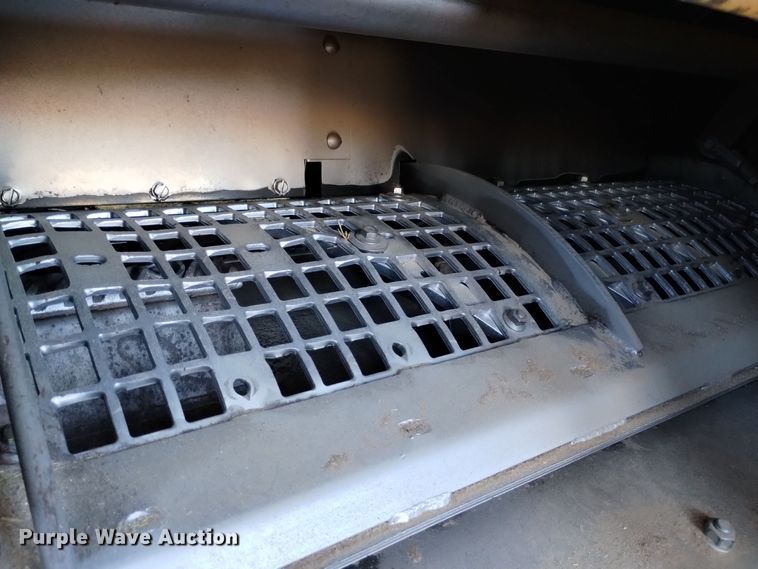 image for item DK8938 1998 Gleaner R72  combine