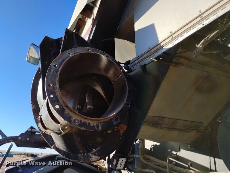 image for item DK8938 1998 Gleaner R72  combine