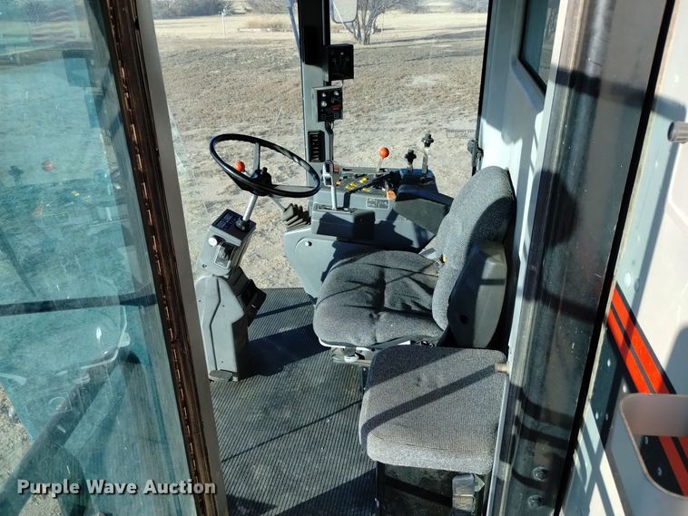 image for item DK8938 1998 Gleaner R72  combine