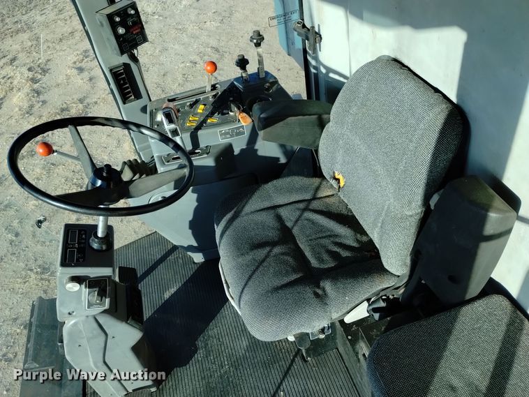 image for item DK8938 1998 Gleaner R72  combine