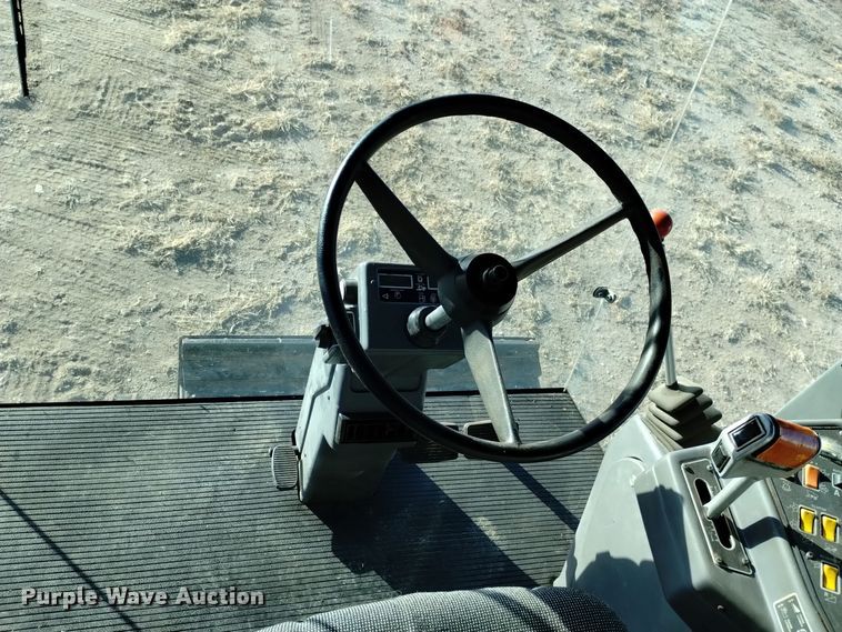 image for item DK8938 1998 Gleaner R72  combine